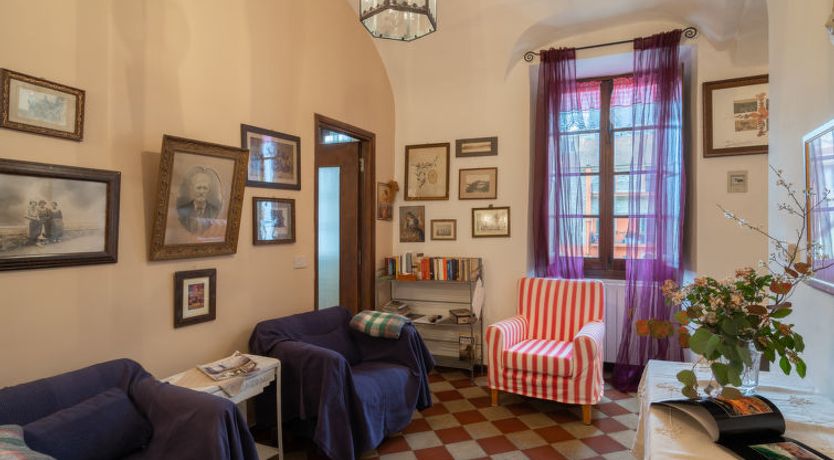 Photo of Angela (DOL100)