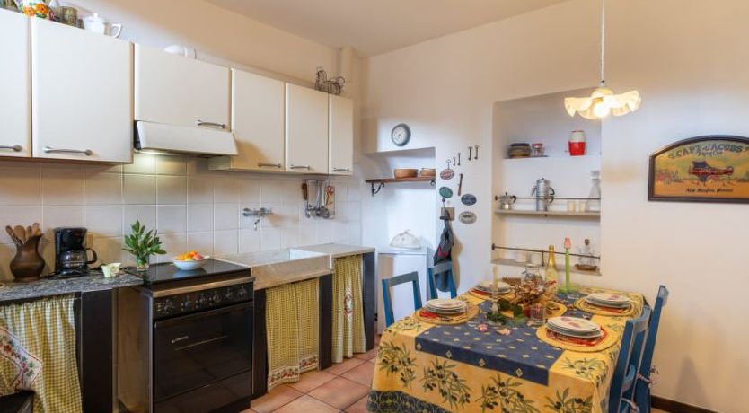 Photo of Angela (DOL100)