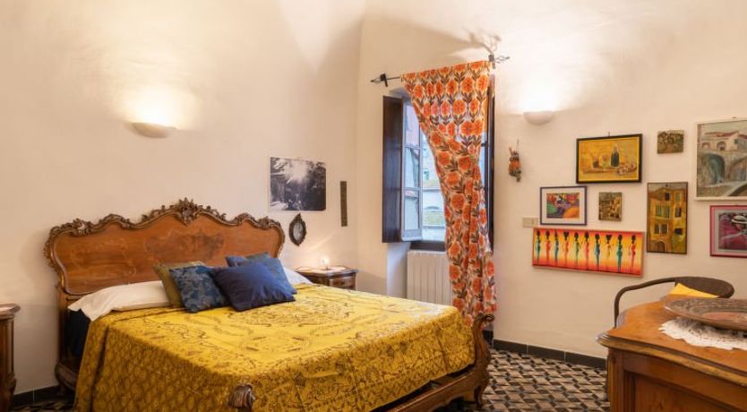 Photo of Angela (DOL100)