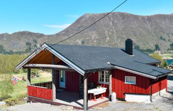 Lenebu Holiday Home