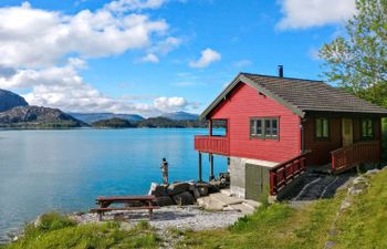 Idun Holiday Home