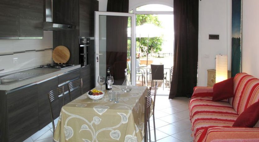 Photo of Orange (SLR353) Apartment 4