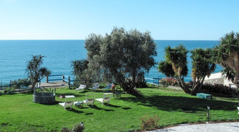 Photo of Orange (SLR353) Apartment 4