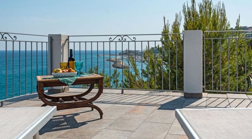 Photo of Orange (SLR353) Apartment 4