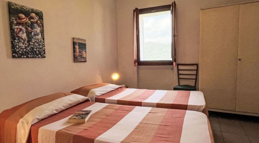 Photo of Marisa (DOL126)