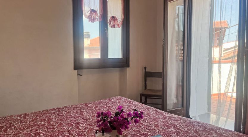 Photo of Marisa (DOL126)