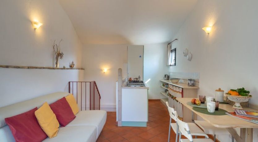 Photo of Annina (DOL285)