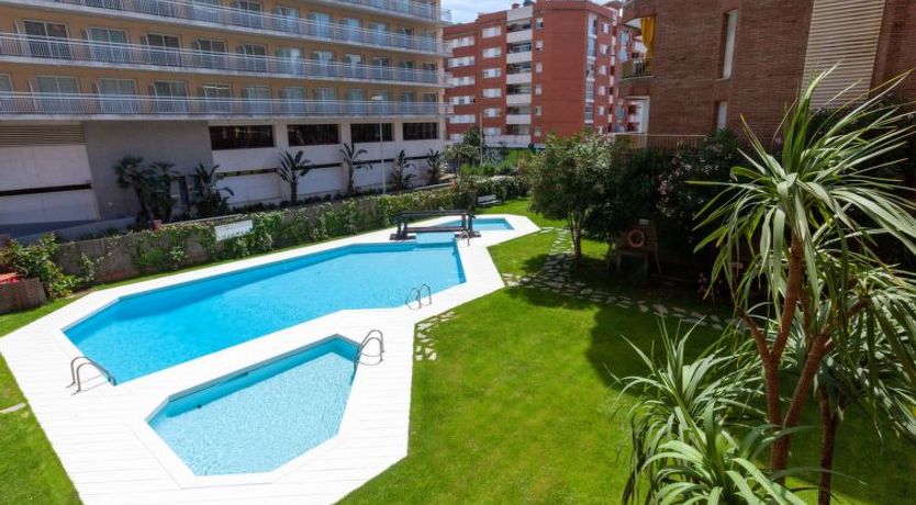 Photo of Las Americas