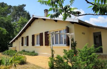 Les Hirondelles (ADS185) Holiday Home