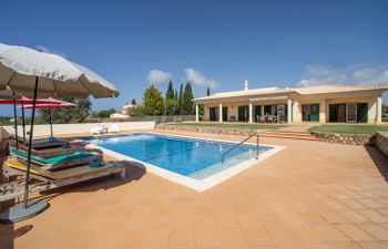 Alto da Rafoia (CRV130) Holiday Home