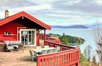 Elistova Holiday Home