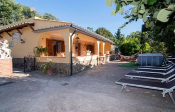 Antolusa Holiday Home