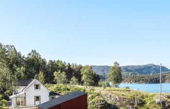 Bjørkeneset Holiday Home