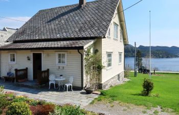 Kvamsvika (FJS560) Holiday Home