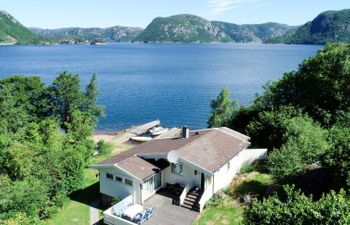 Åptafjorden Holiday Home