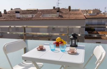 Montse Apartment