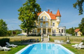 Zichy Holiday Home