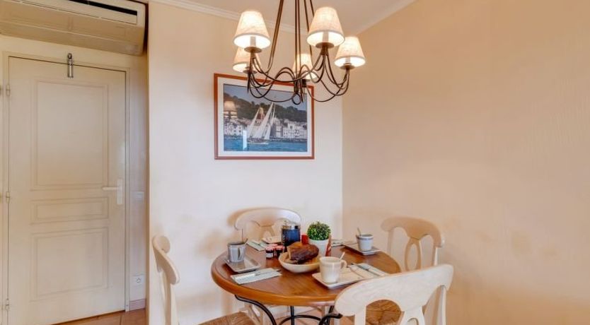 Photo of Les Calanques Spa Thalassothérapie Apartment 4