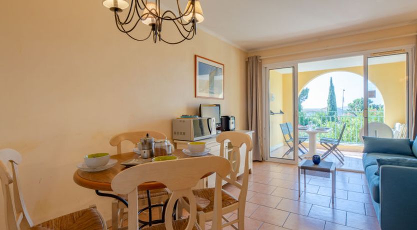 Photo of Les Calanques Spa Thalassothérapie Apartment 4