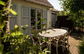 Vissershuis 61 with parking Apartment 2 Holiday Home