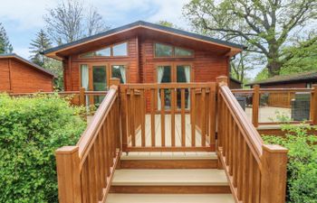 8 Waterside Wood Holiday Cottage