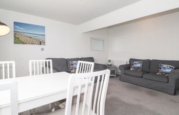 8 Seaview @ Bridlington Bay Apartment