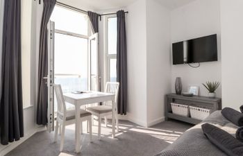 5 Seaview @ Bridlington Bay Apartment