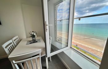 7 Seaview @ Bridlington Bay Apartment