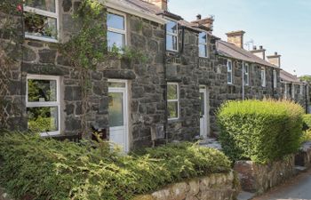 6 Maen Y Wern Holiday Cottage