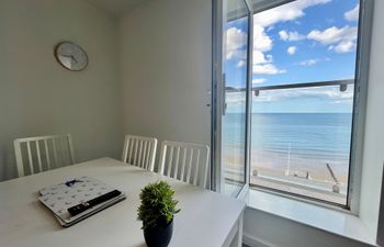 6 Seaview @ Bridlington Bay Apartment