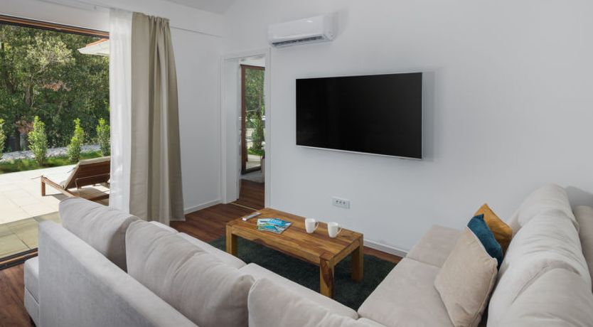 Photo of Luxury Bay Villa with private hot tub Villa 2