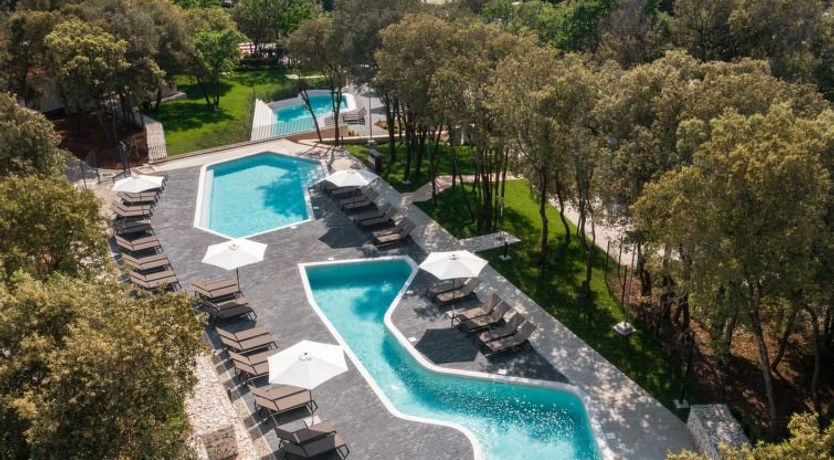 Photo of Luxury Bay Villa with private hot tub