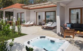 Photo of Luxury Bay Villa with private hot tub Villa 5