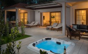 Photo of Luxury Bay Villa with private hot tub Villa 4