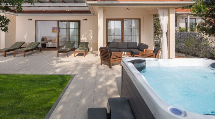 Photo of Luxury Bay Villa with private hot tub Villa 4