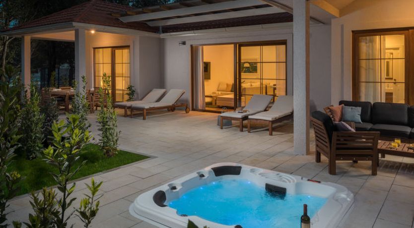 Photo of Luxury Bay Villa with private hot tub Villa 3