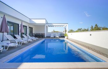 Villa Lea Holiday Home