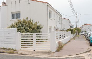 Les Sables Holiday Home