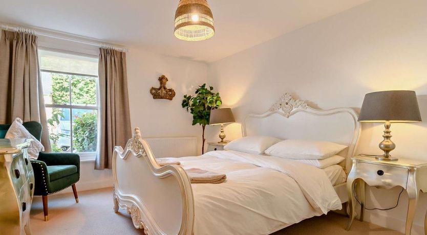 Photo of 1 Bed in Cirencester