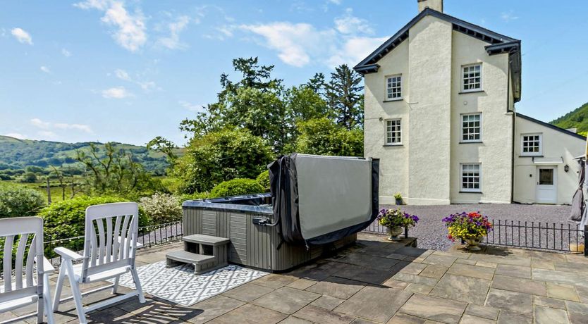 Photo of 5 Bed in Machynlleth