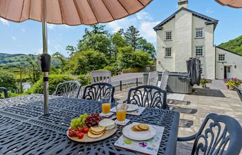 5 Bed in Machynlleth Holiday Cottage