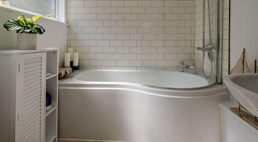 Photo of 2 Bed in Cowes