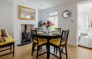 2 Bed in Cowes Holiday Cottage
