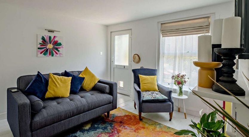 Photo of 2 Bed in Cowes