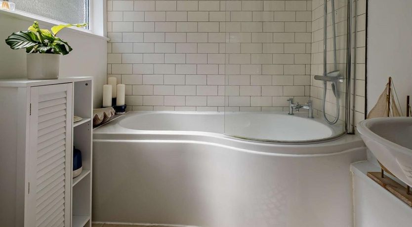 Photo of 2 Bed in Cowes