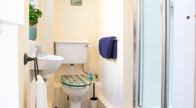 Photo of 3 Bed in Higher Wraxall