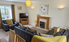Photo of in Easton (92584)