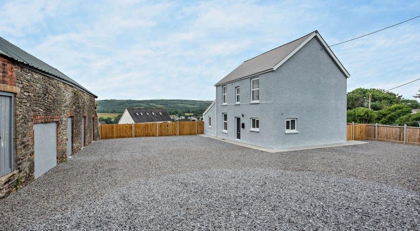 Photo of 4 Bed in Pontyberem