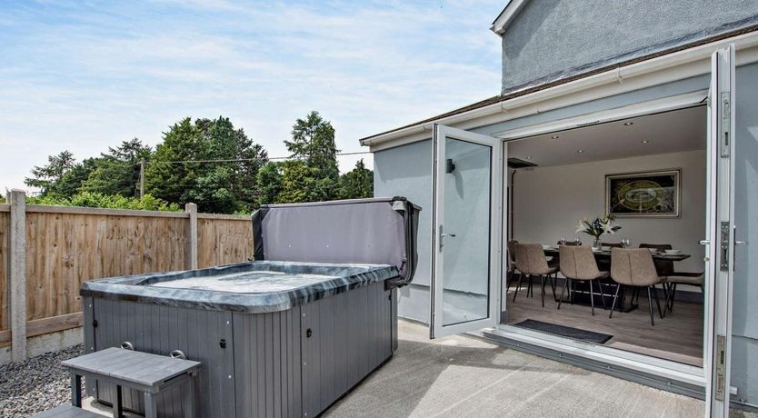 Photo of 4 Bed in Pontyberem