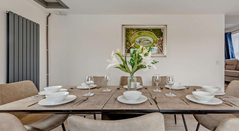 Photo of 4 Bed in Pontyberem